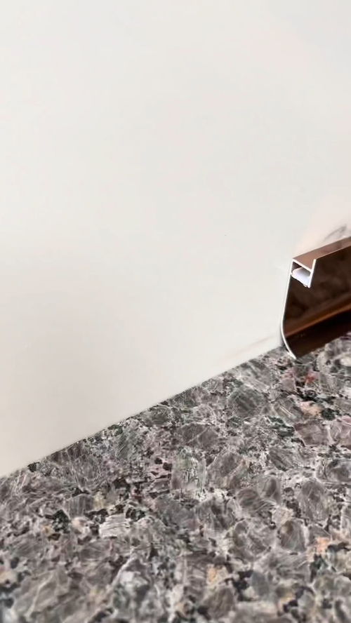 内嵌踢脚线与隐形灯槽踢脚线 家装灯光设计的革新灵感